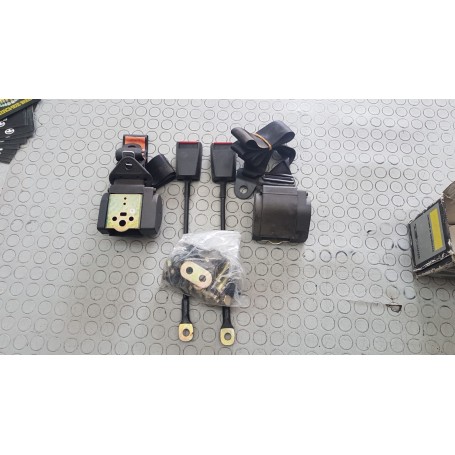 KIT CINTURE DI SICUREZZA UNIVERSALI ANTERIORI CON ARROTOLATORE CASSA 134/A