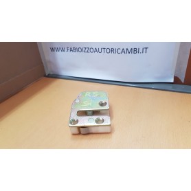SERRATURA SCONTRO PORTA DESTRA RENAULT 5 FINO AL 1985 CASSA 134/A