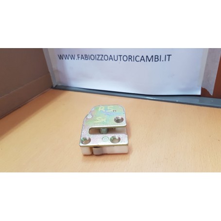 SERRATURA SCONTRO PORTA DESTRA RENAULT 5 FINO AL 1985 CASSA 134/A