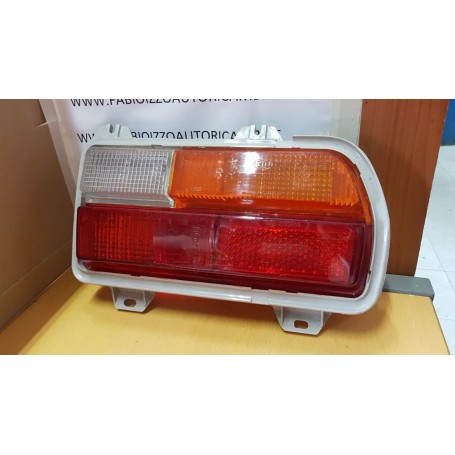 PLASTICA CORPO FANALE POSTERIORE DESTRO AUDI 80 FOX / 80 B1 / 90 CASSA 171/A