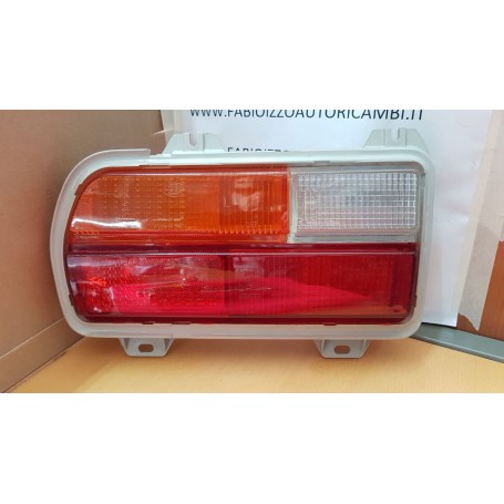 PLASTICA CORPO FANALE POSTERIORE DESTRO AUDI 80 FOX / 80 B1 / 90 CASSA 171/A