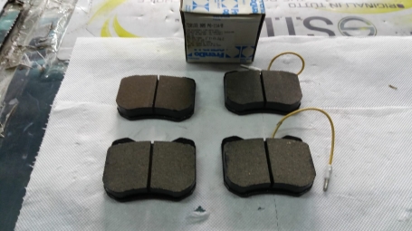 PASTIGLIE FRENO ANTERIORI PEUGEOT 504 - 505 - 604 FRENDO 720133