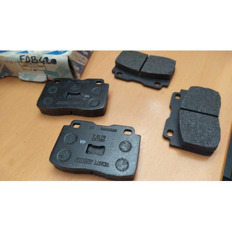 SERIE PASTIGLIE FRENO ANTERIORI FIAT 127 DIESEL ORIG.FIAT 5888553 CASSA 222/A