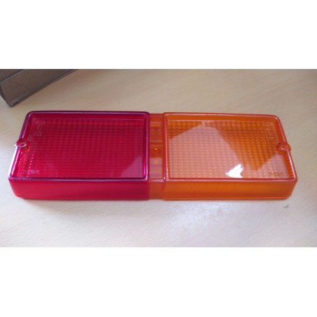 PLASTICA FANALE POSTERIORE DESTRA FIAT 128 PRIMA SERIE SCAFF.FARI PIAN.33
