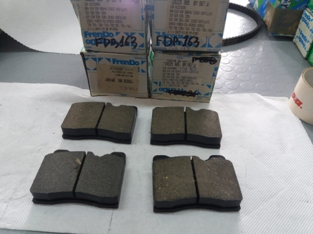 PATTINI FRENO ANTERIORE BMW 518 E12 DISPONIBILI FRENDO CASSA 223/A