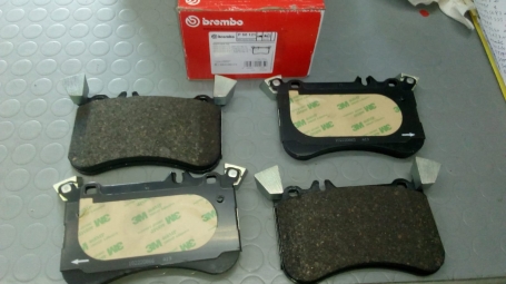 PASTIGLIE FRENO ANTERIORI MERCEDES A W176 AMG 45 BREMBO P50121