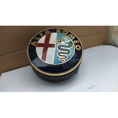 FREGIO SIGLA ALFA ROMEO SU SUPPORTO IN PLASTICA CASSA 6/A