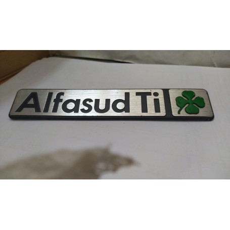 LOGO FREGIO SIGLA MODELLO ALFA ROMEO ALFASUD TI QUADRIFOGLIO VERDE DR0181 CASSA 233/A