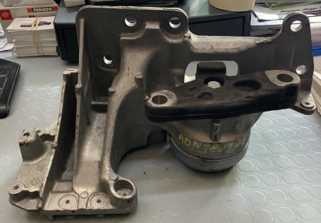 SUPPORTO MOTORE NISSAN