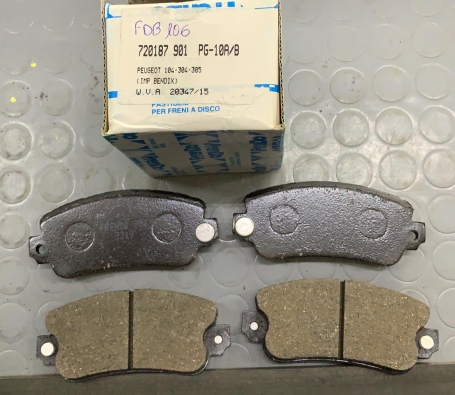 KIT PASTIGLIE FRENO ANTERIORE 