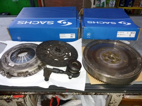 KIT FRIZIONE 3 PEZZI + VOLANO (USATO) FORD FOCUS III C MAX II 1.5 TDCI 