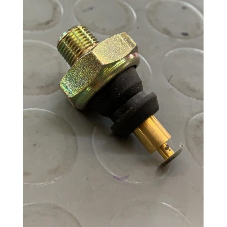 INTERRUTTORE A PRESSIONE OLIO TOYOTA COROLLA-CELICA- VW TARO INTERMOTOR 50800 POS.ORIGINALE