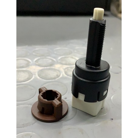 INTERRUTTORE LUCE FRENO HONDA CIVIC VIII-JAZZ III-CR-V-FR-V EPS 1.810.178 CASSA 259/A