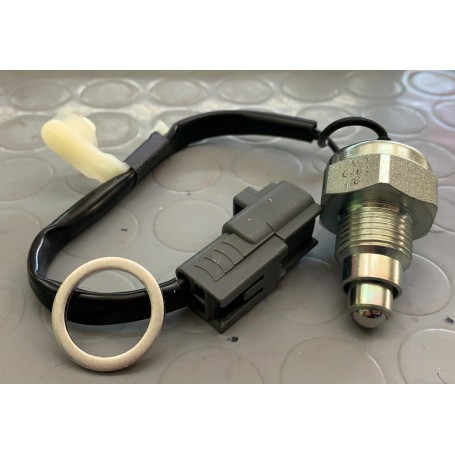 INTERRUTTORE LUCE RETROMARCIA TOYOTA AURIS-AYGO-YARIS EPS 1.860.261 CASSA 261/A