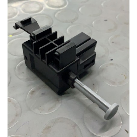 INTERRUTTORE LUCE FRENO FORD C-MAX-FOCUS-FIESTA-TOURNEO-VOLVO C30 EPS 1.810.271 CASSA 8/B