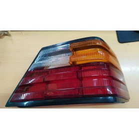 PLASTICA FANALE POSTERIORE DESTRA MERCEDES W124 SCAFF.FARI PIAN.35
