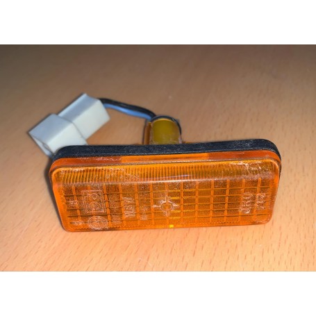 LUCCIOLA FRECCIA LATERALE PER FIAT CROMA/LANCIA THEMA DAL 90 IN POI DISP. IRO 702 SCAFF. FARI PIAN. 33