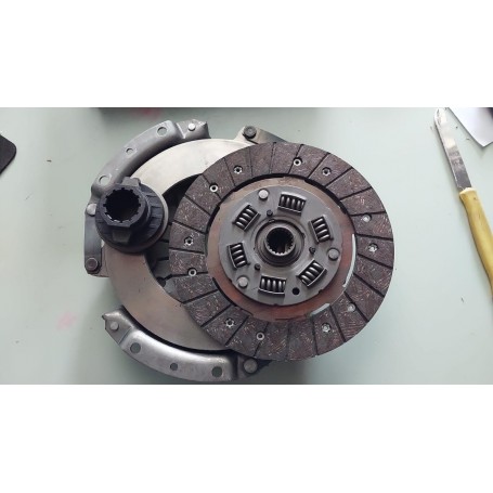 003495- KIT FRIZIONE LADA NIVA 1.6 DAL 1980 DISPONIBILE VALEO CASSA 147/A