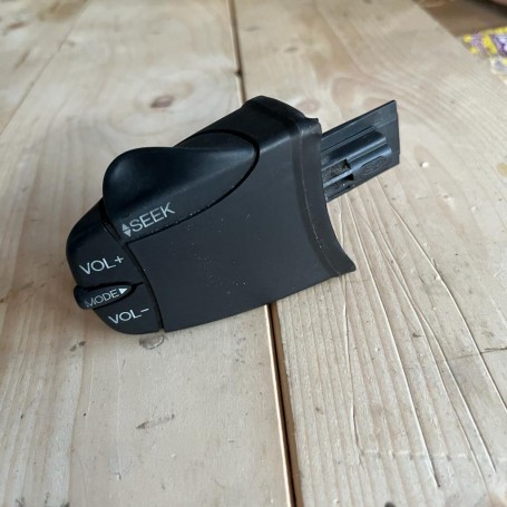 COMANDI RADIO AL VOLANTE FORD FIESTA DAL 2002 AL 2011