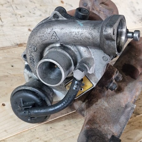 TURBOCOMPRESSORE E COLLETTORE SCARICO PEUGEOT 207 1.4 D ANNO 2008