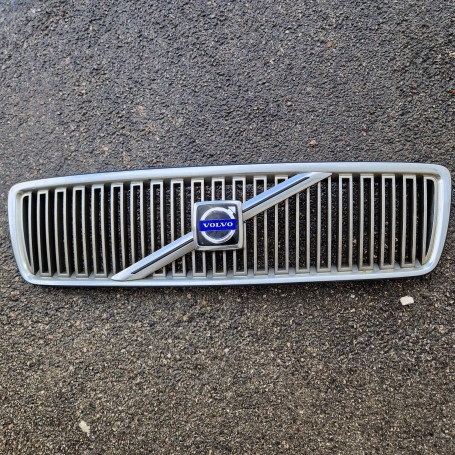 GRIGLIA SUPERIORE DEL RADIATORE PARAURTI ANTERIORE VOLVO V70 II