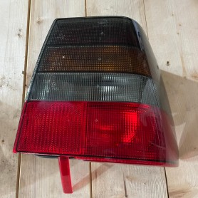 (A) Fanale posteriore destro originale Hella per Saab 9000