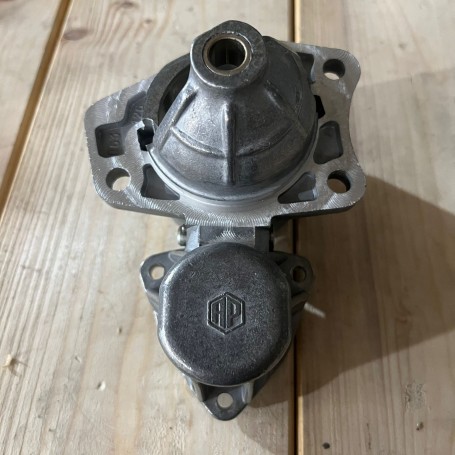 (A)SUPPORTO LATO PIGNONE CON FLANGIA A 3 ATTACCHI FIAT 126