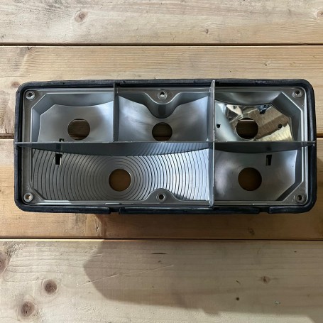 (A)SCHELETRO PLASTICA FARO POSTERIORE SX Alfa Romeo Alfetta Sedan