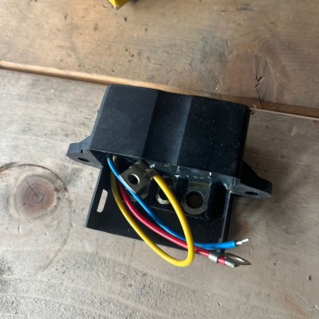 (A) REGOLATORE ALTERNATORE