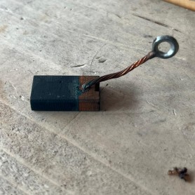 (A) SPAZZOLA PER DINAMO E MOTORINI GILERA 125 SECONDA SERIE , 150 SPORT - TURISMO