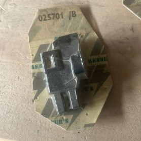 (A) Portaspazzole alternatore per Citroen Dyane, 2CV6. MEMBERS 025701