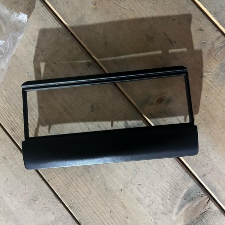 (A) MASCHERINA AUTORADIO FORD FIESTA 96,MONDEO 97,ESCORT 96, TRANSIT 04, COLORE NERO