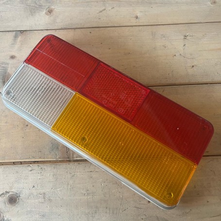 (A) PLASTICA FANALE POSTERIORE DESTRA ALFA ROMEO ALFETTA 2000