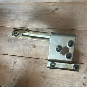 (A) PIASTRA SUPPORTO MOTORINO TERGICRISTALLO NUOVO Fiat 850 Spider e Coupé -124 Spider