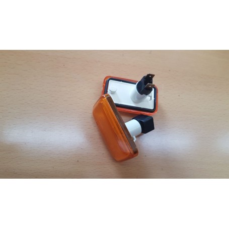 LUCCIOLA LATERALE VOLKSWAGEN GOLF SECONDA SERIE DAL 1983 AL 1990 CASSA 95/A
