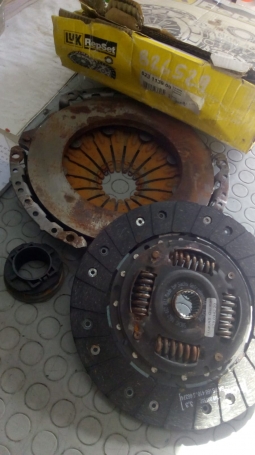 KIT FRIZIONE AUDI A4 VW PASSAT 1.9 TDI DAL 1994 AL 2000 DISPONIBILE LUK 623113900