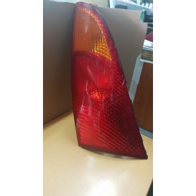 FANALE POSTERIORE DESTRO FORD FOCUS PRIMA SERIE BERLINA SCAFF.FARI PIAN.29