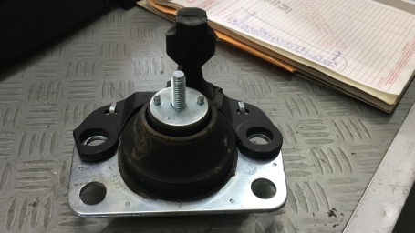 SUPPORTO MOTORE ANTERIORE DESTRO RENAULT DISPONIBILE BIRTH 