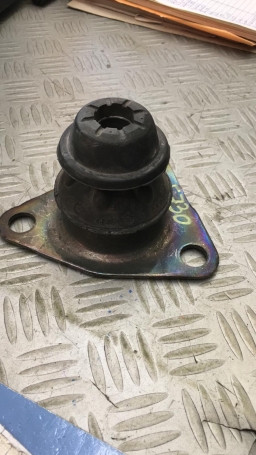 SUPPORTO MOTORE FIAT PUNTO DISPONIBILE BIRTH 